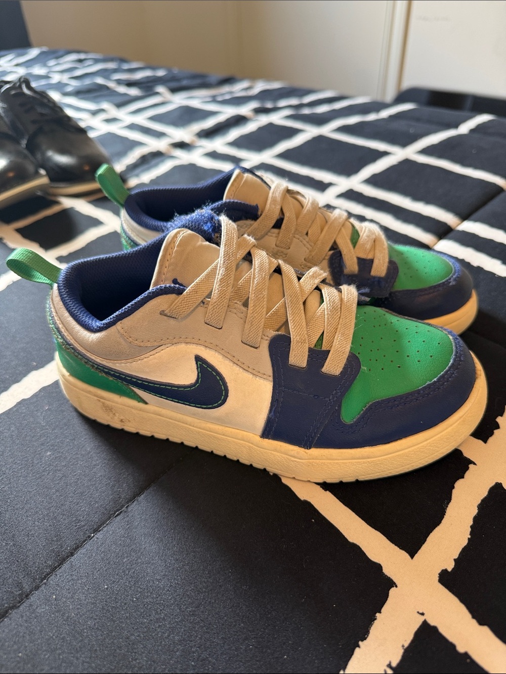 Nike Kids Colorblock Low-Top Sneakers in Green, Blue & White
